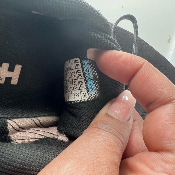 Women’s Hoka One One Clifton 6 Sz 9 Running Shoes Black White - Picture 3 of 7